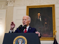 Tổng thống Mỹ Joe Biden phát biểu sau khi ký duyệt dự luật (Ảnh: Reuters)