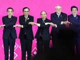 Một tháng sau ngày đạt được sự nhất trí với 14 quốc gia khác về nội dung Hiệp định đối tác kinh tế toàn diện khu vực (RCEP), Nhật Bản đột nhiên tuyên bố sẽ không ký.