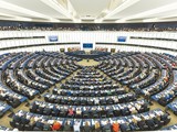 Ngày 23/3, Nghị viện châu Âu đã khẩn cấp hủy bỏ phiên họp dự định thẩm định phê chuẩn Hiệp định Đầu tư toàn diện EU-Trung Quốc do Trung Quốc trừng phạt các nghị sĩ, nhà khoa học và tổ chức của châu Âu (Ảnh: AP).