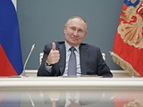 Tổng thống Nga Putin, người trong 10 năm qua đã ra tay cứu 6 chính trị gia nước ngoài (Ảnh: Dwnews).