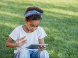Cây xanh có khả năng ảnh hưởng đến trí thông minh của trẻ em - nghiên cứu mới cho biết. (Ảnh: Daily Mail)