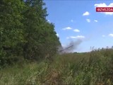 Pháo tự hành Nga Msta-S bắn phá chiến tuyến của quân đội Ukraine trên chiến trường Donetsk. Ảnh minh họa video Zvezda.