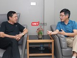 TS Đỗ Lê Chi (phải) trong một cuộc phỏng vấn với nhà báo Lê Thọ Bình