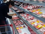 Thủ tướng yêu cầu sớm giảm giá thịt lợn.