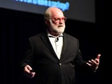 Thomas Frey là diễn giả người Mỹ, tác giả các cuốn sách "Communicating with the Future" (2011) và "Epiphany Z: Eight Radical Visions for Transforming Your Future" (2017). Ông theo thuyết vị lai, từng là kỹ sư làm việc 15 năm ở IBM.