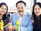 Chủ tịch Trần Quí Thanh và 2 cô con gái (Nguồn: Internet)