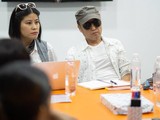 Nhà sản xuất Nguyễn Hoàng Hạnh Nhân và đạo diễn Park Hee Jun trong quá trình hợp tác làm phim