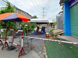 Phong tỏa đường số 6, Khu dân cư Nam Long, khu phố 2, P.An Lạc, Q.Bình Tân (TP.HCM) liên quan ca nghi nhiễm ở Công ty PouYuen - Ảnh: Độc Lập