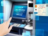 Với thẻ căn cước công dân gắn chip, người dân có thể dễ dàng rút tiền mặt tại ATM