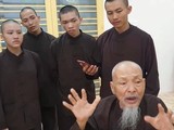 Ông Lê Tùng Vân và những người ở Tịnh thất Bồng lai. Ảnh: Vietnamnet