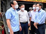 Bí thư Nguyễn Văn Nên tìm hiểu thực tế về phòng chống dịch sốt xuất huyết ở quận Bình Tân