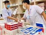 Phân phối thuốc tại các cơ sở y tế (ảnh Hoà Bình)