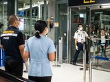 Thái Lan thực hiện kiểm dịch ngay tại các sân bay để đề phòng virus lạ xâm nhập vào nước này (Ảnh: CNBC)