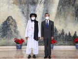 Người đồng sáng lập Taliban Mullah Abdul Ghani Baradar và Ngoại trưởng Vương Nghị trong cuộc gặp hôm 28/7 (Ảnh: Xinhua)