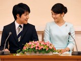 Công chúa Nhật Bản Mako và vị hôn phu thường dân (Ảnh: Reuters)