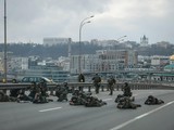 Lực lượng vệ binh quốc gia Ukraine tại Kiev chuẩn bị sẵn vị trí chiến đấu (Ảnh: Reuters)