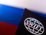 Ngắt kết nối Nga khỏi SWIFT có thể gây tác động tới nhiều quốc gia khác (Ảnh: Japan Times)