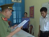 Cơ quan An ninh điều tra đọc lệnh khởi tố đối với ông Trần Xuân Yến - Ảnh: Bộ Công an