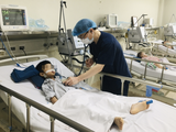 Bệnh nhi viêm não Nhật Bản được chăm sóc tại Khoa Điều trị tích cực, Trung tâm Bệnh Nhiệt đới, Bệnh viện Nhi Trung ương (Ảnh - BVCC)