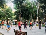 Người dân tập thể dục ở công viên (Ảnh - VL)