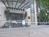 Bộ Công Thương tạm thời phong tỏa tòa nhà 25 Ngô Quyền sau khi một ca dương tính từng tới đưa công văn (Ảnh - Đinh Huy)
