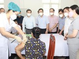 Tiêm thử nghiệm lâm sàng vacicne COVIVAC cho tình nguyện viên tại Trung tâm Y tế huyện Vũ Thư - tỉnh Thái Bình (Ảnh - BYT)