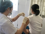 Tình nguyện viên được tiêm vaccine phòng COVID-19 ARCT-154 (Ảnh - BYT)