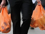Nhật Bản tính phí túi nylon, nỗ lực giảm thiểu ô nhiễm rác thải nhựa. Ảnh: Internet