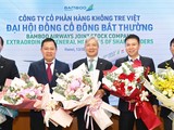 Ông Nguyễn Ngọc Trọng (ở giữa) được bầu làm Chủ tịch HĐQT Bamboo Airways