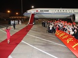 Bà Mạnh Vãn Chu về Trung Quốc hôm 25/9 trên chuyên cơ và đón bằng thảm đỏ (Ảnh: Xinhua).