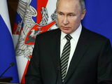 Tổng thống Putin tuyên bố: ông Zelensky đã bị các phần tử phát xít chi phối, hy vọng hòa bình ở Đông Ukraine đã tan (Ảnh: AP).