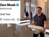 Đoạn tweet đầu tiên của Elon Musk sau khi sở hữu Twitter (Ảnh: Timeweekly).