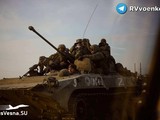 Một tiểu đội dân quân Donetsk trên xe BMP. Ảnh RusVesna.