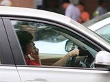 Sử dụng điện thoại trong khi lái xe là nguy cơ dẫn đến tai nạn. ảnh: Dân Trí