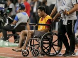 Evan Dimas bị chấn thương và sau trận đấu phải ngồi xe lăn (ảnh: bongdaplus)