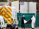 Cảnh sát đang điều tra vụ 39 thi thể được phát hiện trong một chiếc xe tải ở Essex (Ảnh: Reuters)