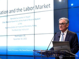 Chủ tịch Fed Jerome Powell tại một hội thảo về lạm phát và thị trường lao động (Ảnh: Getty)