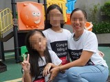 Cư dân Galaxy 9 mặc đồng phục chống xâm hại tình dục và ký đơn đề nghị khởi tố ông Linh - Ảnh: Lê Nam
