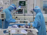 Điều trị ECMO cho bệnh nhân 91, tin vui là phi công người Anh nhận kết quả âm tính tới 12 ngày liền (Ảnh: TTXVN)