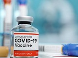 Tranh luận trái chiều nóng bỏng tiếp tục nổ ra quanh chủ đề vaccine COVID-19 của Nga là “món hàng thương mại” hay “quân bài chính trị”? (Ảnh: VGP)