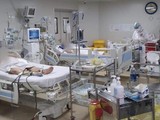 Bệnh nhân COVID-19 nặng được chăm sóc trong khu vực đặc biệt - Ảnh: Sở Y tế
