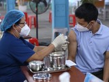 TP.HCM đã cơ bản tiêm xong mũi 3 vaccine COVID-19 cho người dân và đang tiếp tục tiêm phòng xuyên Tết Nhâm Dần. Ảnh: Thanh Chân