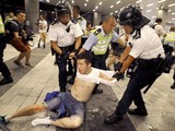 Một số người biểu tình đã bị bắt giữ trong cuộc tuần hành hôm Chủ nhật vừa qua (Ảnh: Guardian)