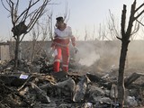 Hiện trường vụ tai nạn máy bay thảm khốc ở Iran (Ảnh: CNN)