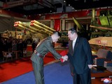 Lãnh đạo Triều Tiên Kim Jong-un tại triển lãm vũ khí tổ chức hôm 11/10 (Ảnh: KCNA)