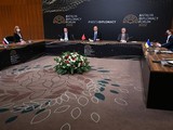 Ngoại trưởng Nga Sergey Lavrov và người đồng cấp Ukraine Dmytro Kuleba trong cuộc gặp ở Antalya, Thổ Nhĩ Kỳ (Ảnh: Sputnik)