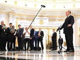 Tổng thống Nga Vladimir Putin phát biểu về các mục tiêu của Nga trong cuộc họp báo tại Ashgabat, Turkmenistan (Ảnh: RT)