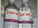2 chai cồn 90 độ mà anh N. đã sử dụng. Ảnh: Mai Thanh