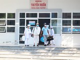 2 bênh nhân công bố khỏi bệnh tại Bệnh Viện Đa khoa tỉnh Ninh Thuận. Ảnh: Phạm Hằng