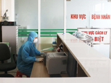 Bác sĩ trực cấp cứu ở Bệnh viện Bệnh Nhiệt đới Trung ương (Ảnh - Minh Thuý)
